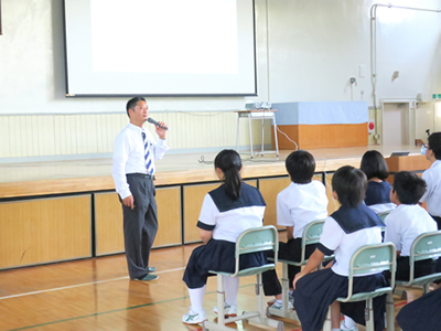 中野区立第三中学校　全学年・保護者向け　講演の様子